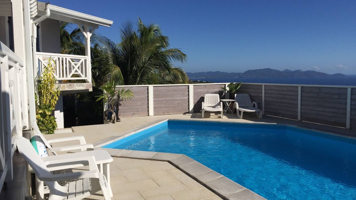 Case-Pilote House | F2 on the ground floor of a contemporary Creole villa