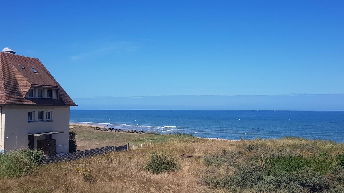 Merville-Franceville-Plage Apartment | F2 Sea View, Feet in the water