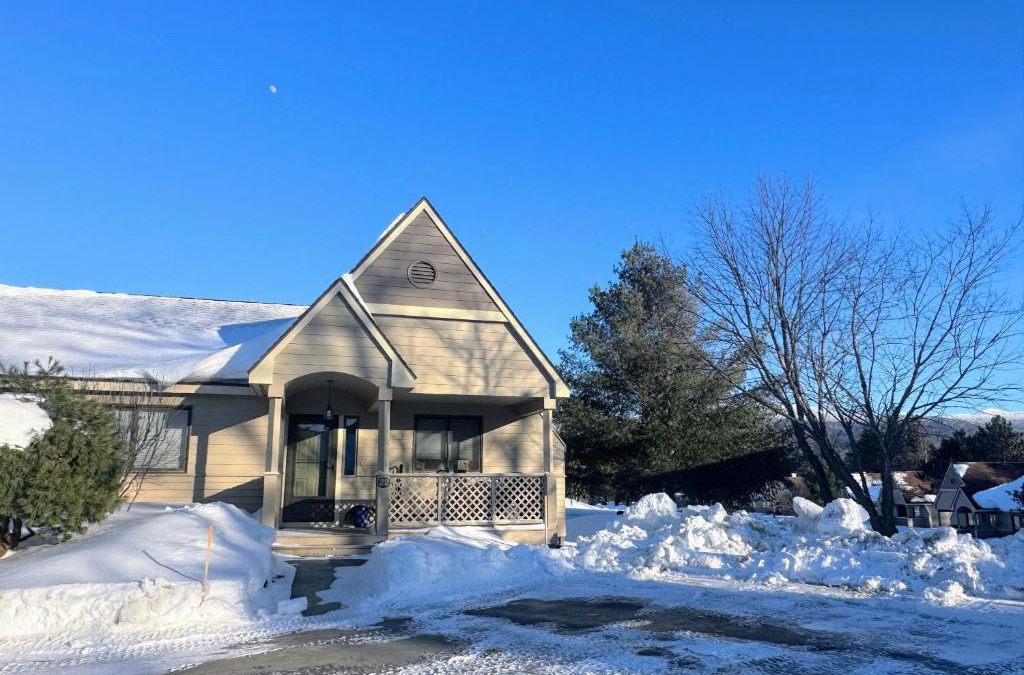 Bretton Woods House | F22 Great location close to Bretton Woods Ski Area, Ice Castles, Mt Washington Hotel
