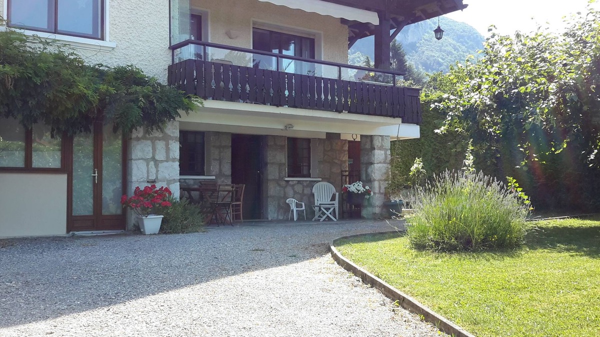 Veyrier-du-Lac House | F3 ground floor of a villa on the lake