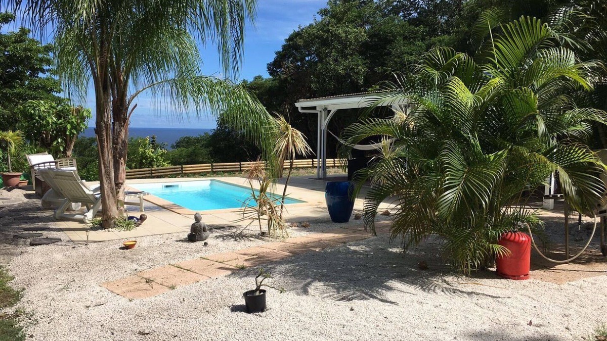 Tartane House | F3 wooden house with saltwater swimming pool