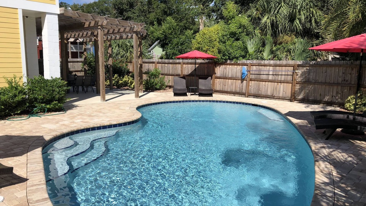 Lincolnville Apartment | F4, Downtown, POOL, 2 king beds, 2 full bathrooms, free onsite parking!