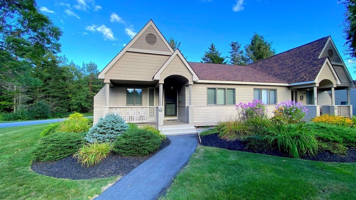 Bretton Woods Condo | F50 Pet friendly single level home in Bretton Woods, walk to golf course and Mt Washington Hotel!