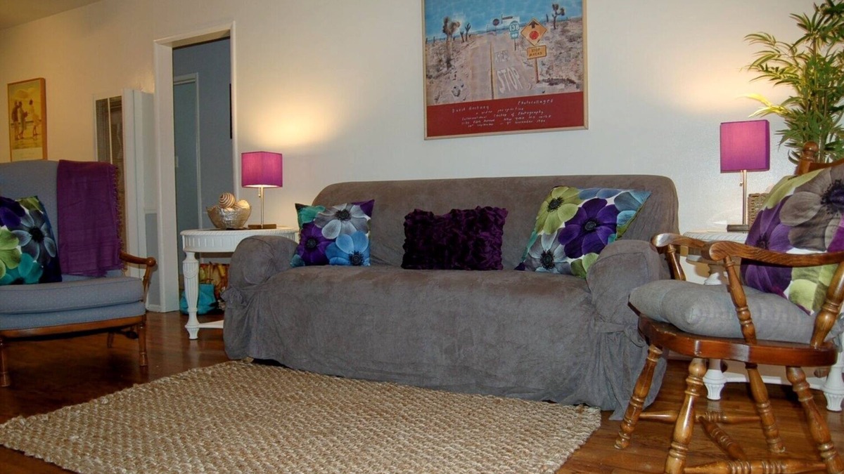 Valley Glen Apartment | Fab Furnished Condo At Best Price