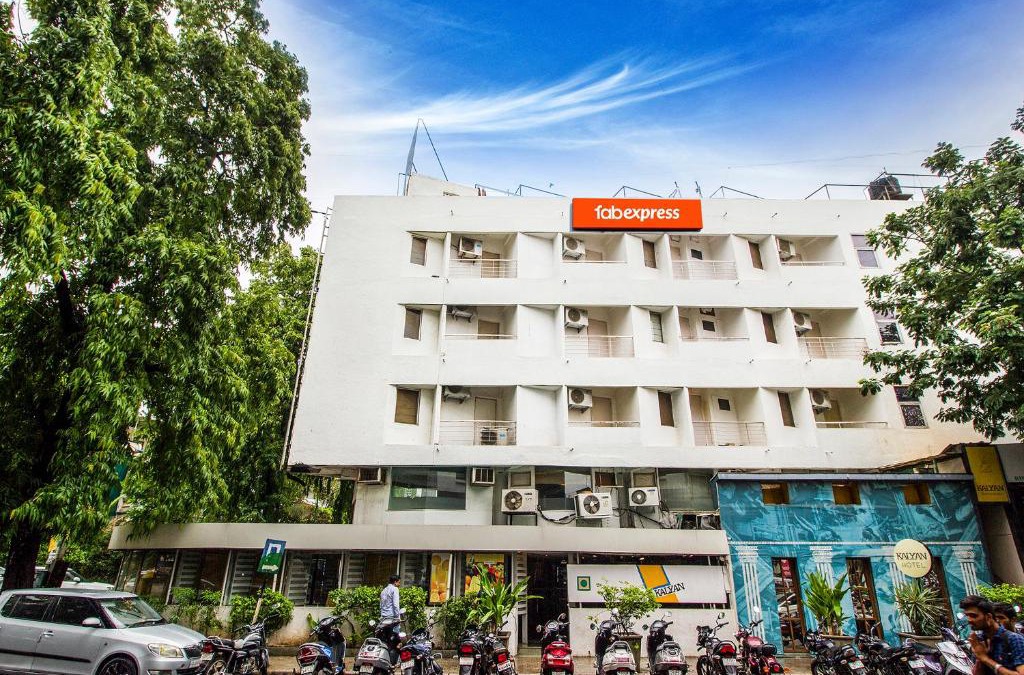 Sayajiganj Hotel | FabExpress Kalyan - Nr Dairy Dan Circle