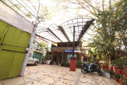 Lakdi Ka Pul Hotel | FabHotel Maruthi Residency - Nr Lakdikapul Metro Station