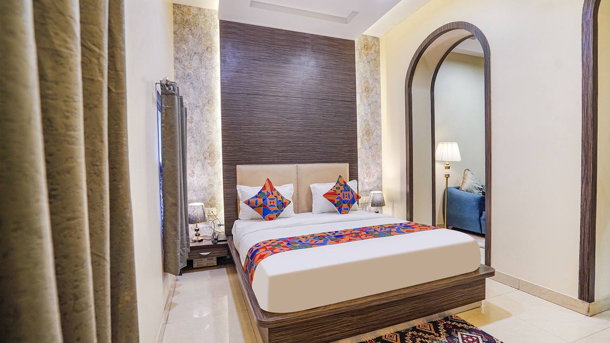 Dariyaganj Hotel | Fabhotel Rivlet Premium