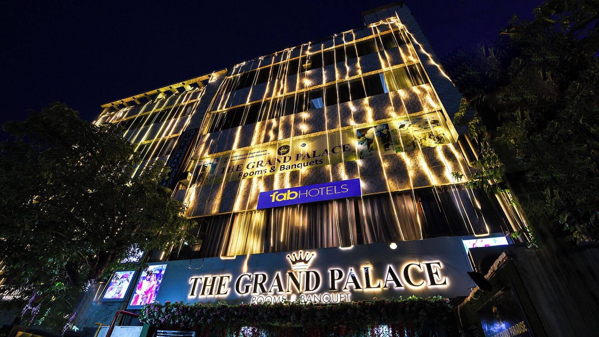 Indirapuram Hotel | Fabhotel The Grand Paradise