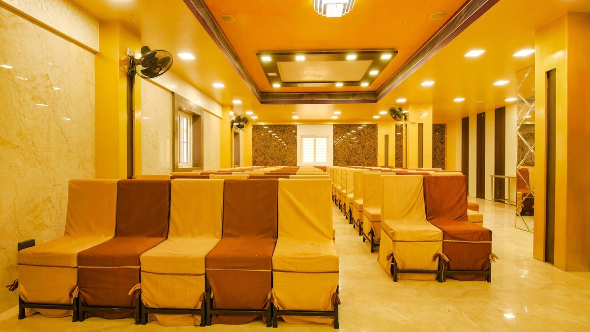 Madipakkam Hotel | Fabhotel Vijaylakshmi Stay Inn