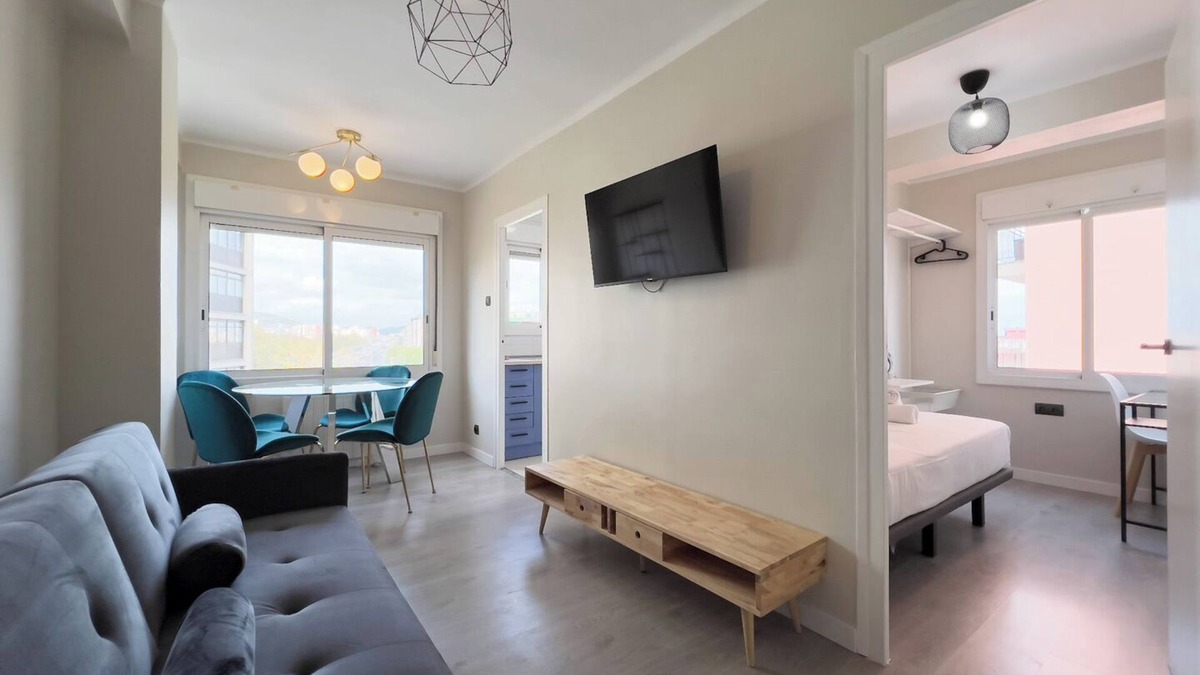 Porta Apartment | FABRA 5-2 - Three Bedroom Apartment, Sleeps 3