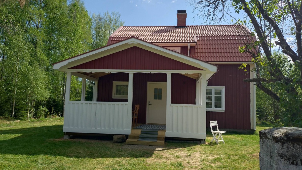 Grasmark House | Fäbron Traditional Swedish house for 6 people right next to a river.