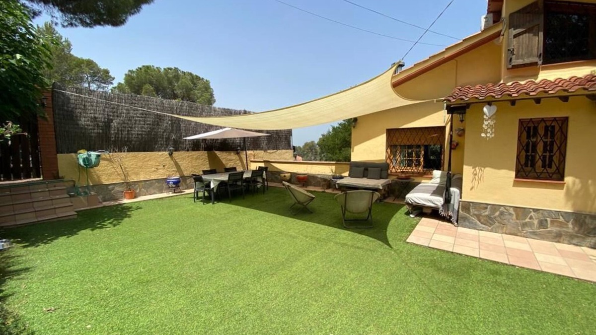 Sant Cugat del Valles House | Fabulosa Casa con Jardín, Ideal Para Familias que Visitan Barcelona
