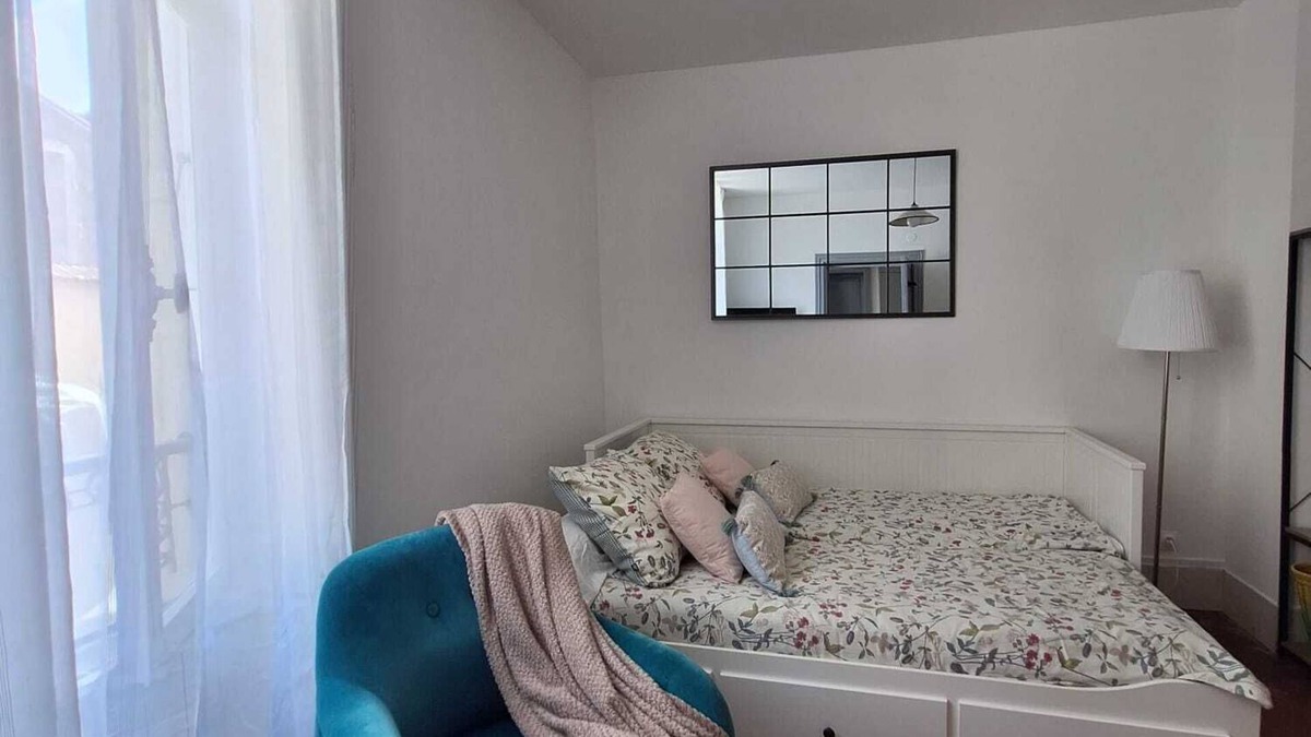 La Charite-sur-Loire Apartment | Fabulous 1-bedroom studio in La Charité-sur-Loire