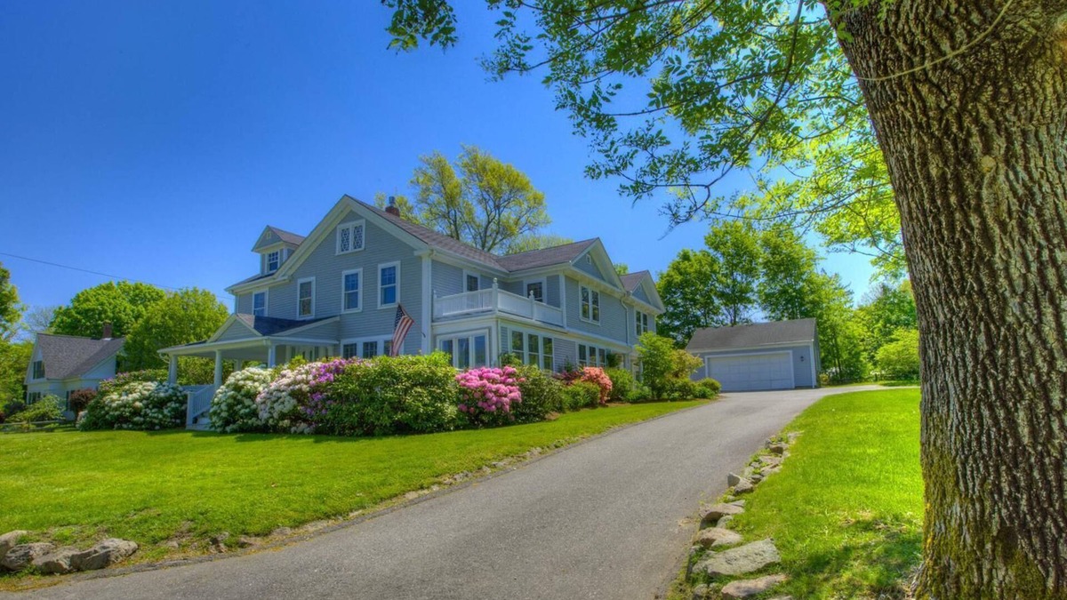 Barnstable House | FABULOUS 1760 COLONIAL WITH POOL*WALK TO BARNSTABLE VILLAGE*AVAILABILITY*