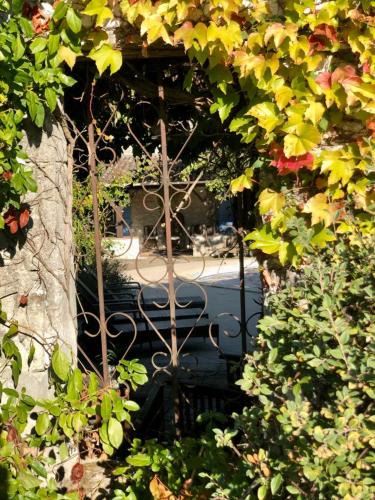 Eymet House | Fabulous 2 bed Gite 2km quiet Walk into Eymet