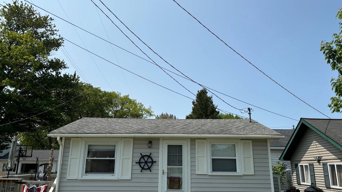 Au Gres Cottage | Fabulous 2-bedroom Lake Huron cottage in charming Au Gres + 15 mins to Tawas