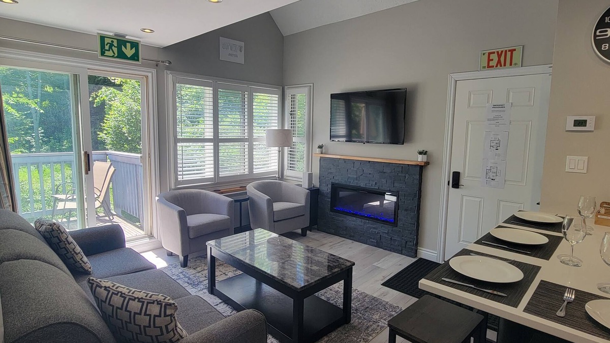 Craigleith Condo | Fabulous 2 Level, 2 Bedroom Condo on Blue Mountain! Over 200 ⭐ Reviews!