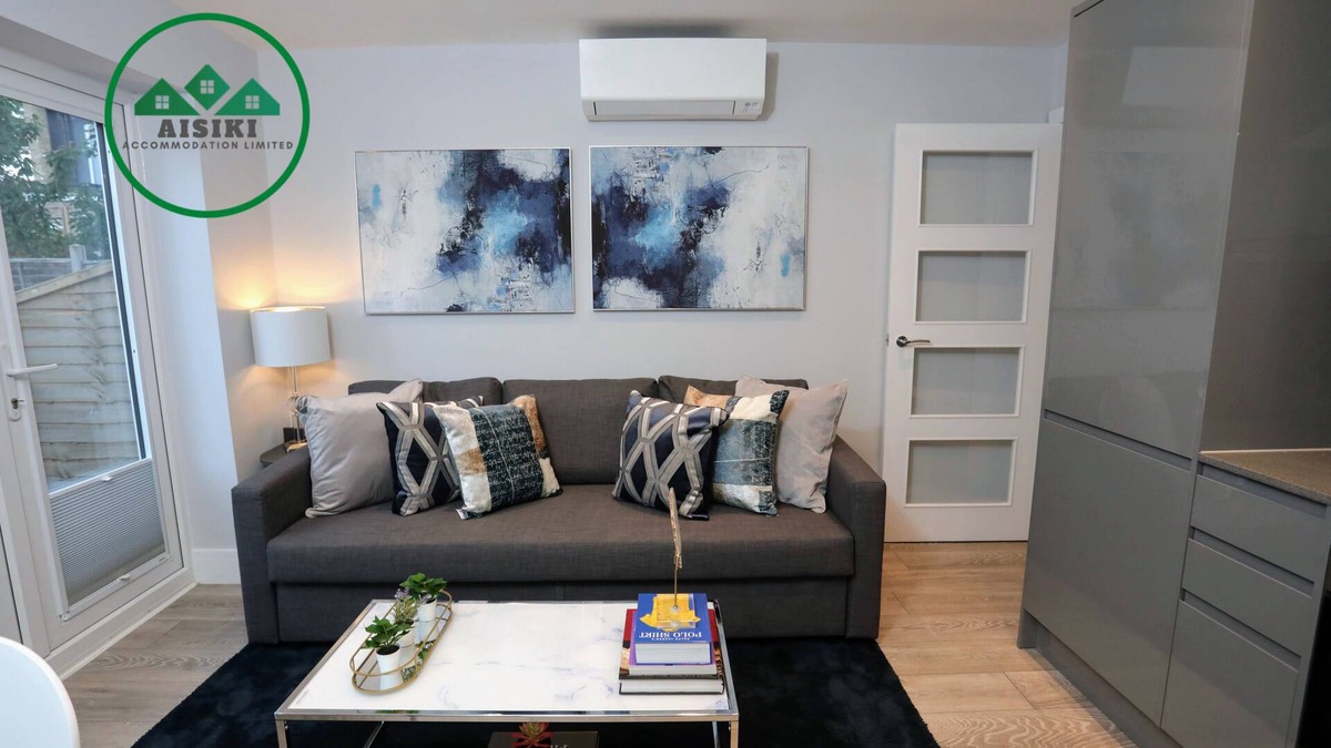 North Finchley Apartment | Fabulous 3Bedroom/2Bathroom Ground Floor Flat with Garden and Free WiFi
