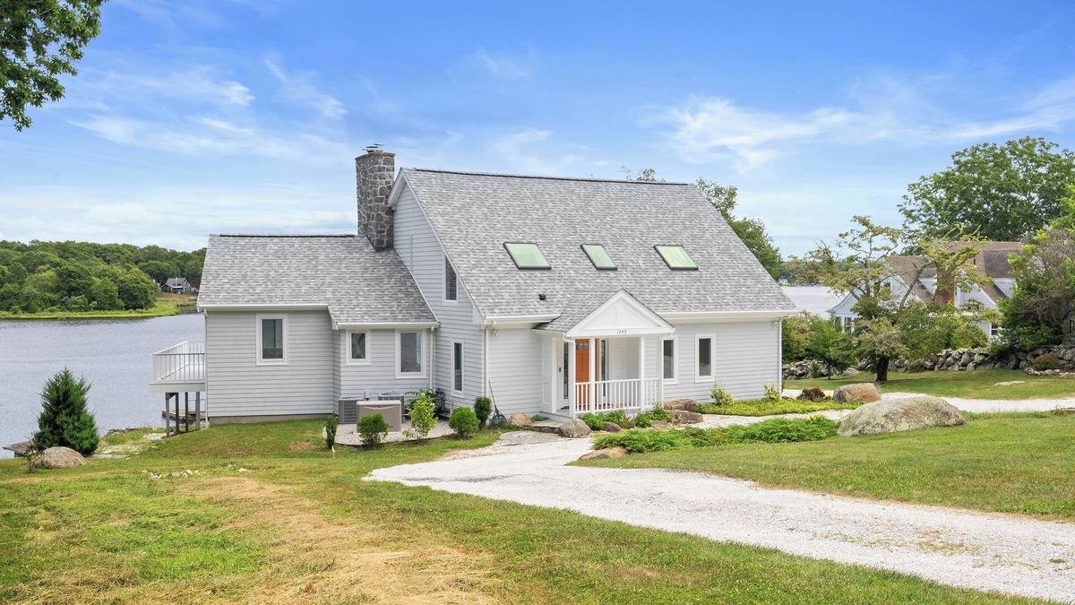 Westport House | Fabulous 4-bedroom Waterfront House with Private Dock in charming Westport