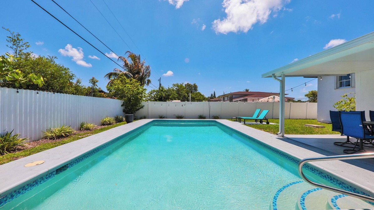 Ives Estates House | Fabulous 5-bedroom house with sparkling pool in North Miami Beach