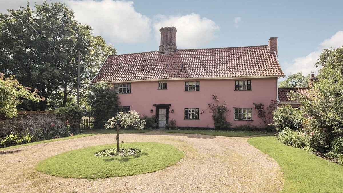 Diss House | Fabulous 5 bedroom house with large enclosed garden, perfect for family breaks