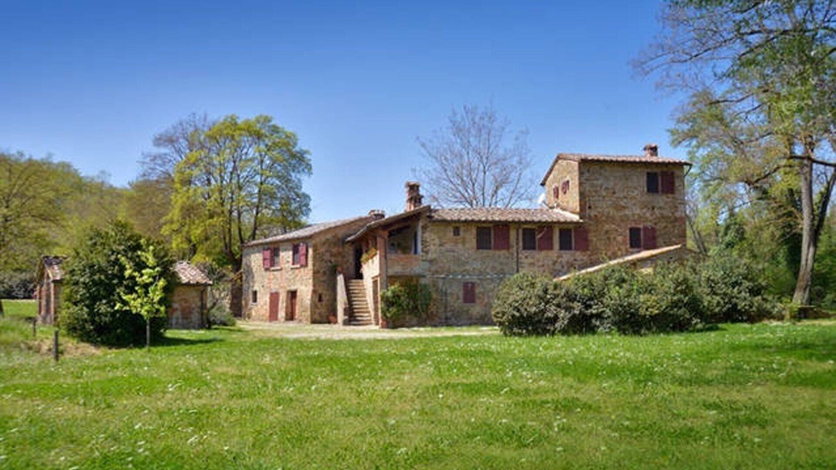 Lucignano Villa | FABULOUS 6BR HOME WITH WONDERFUL SWIMMING POOL & GARDEN IN THE HEART OF TUSCANY!