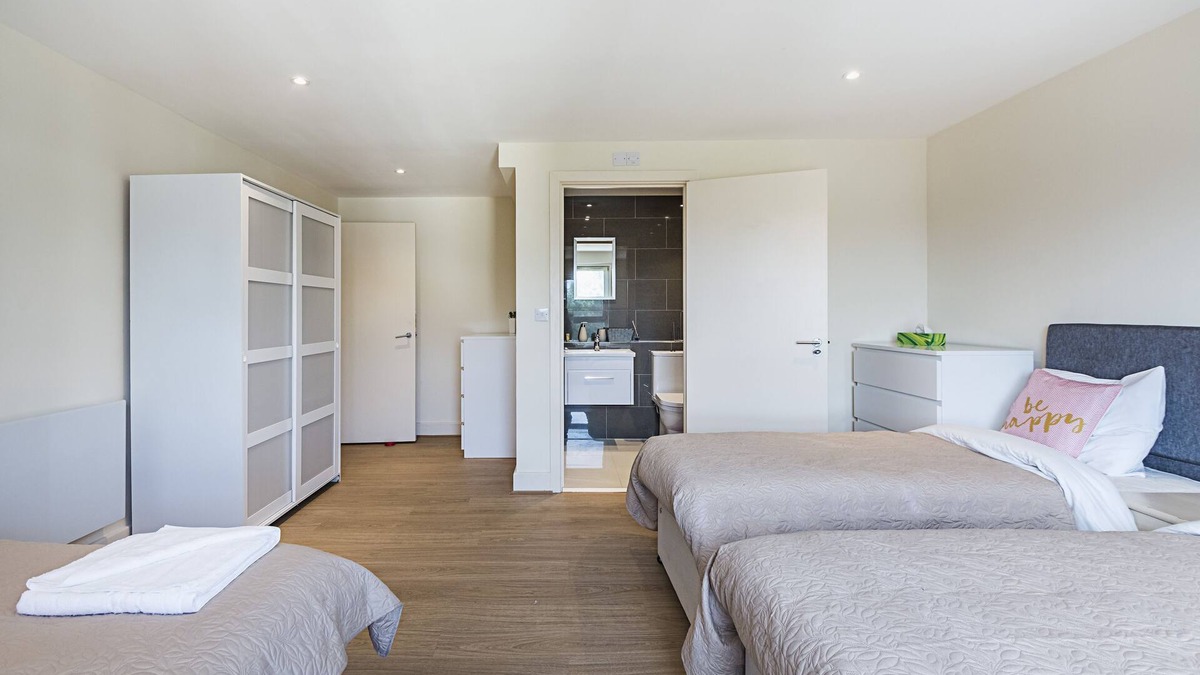 Island Gardens Apartment | FABULOUS AND SPACIOUS APARTMENT FOR THE LARGER GROUPS OVER LOOKING THE RIVER