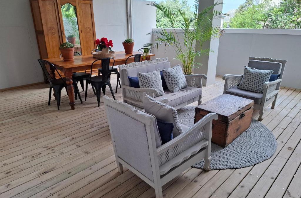 Clovelly Apartment | Fabulous apartment next to beach and Kalkbay