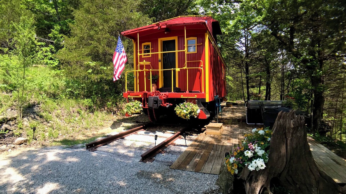 Eureka Springs Cabin | Fabulous Caboose Cabin in charming Eureka Springs