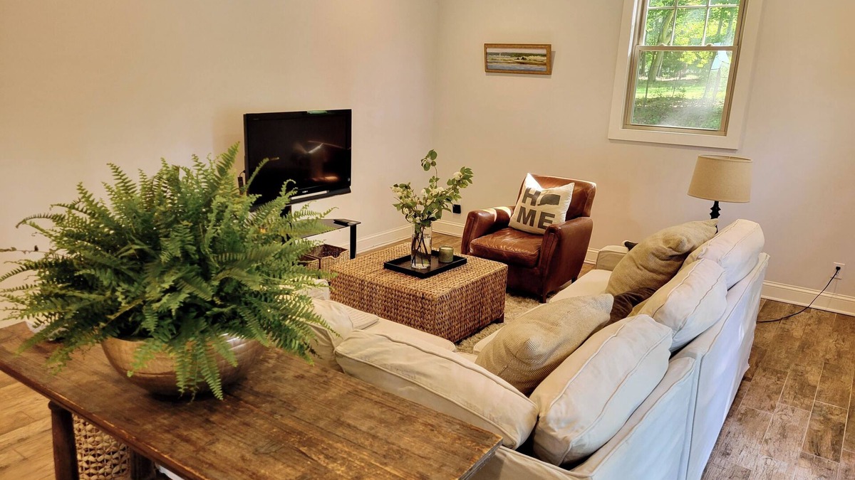 Southport Cottage | Fabulous Carriage House in Gorgeous Southport, CT