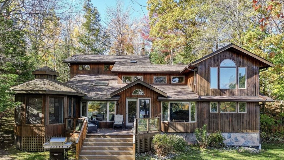 North Kawartha Cottage | Fabulous Chandos Lake Getaway- Family-Friendly, Pet-Friendly, Game Rm, 2 Docks!