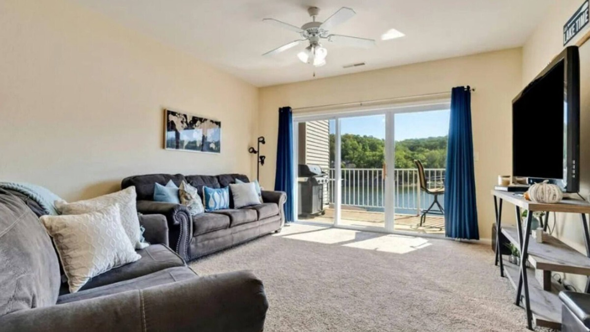 Camdenton Condo | Fabulous & clean lake condo 2BD/2BA sleeps 8!