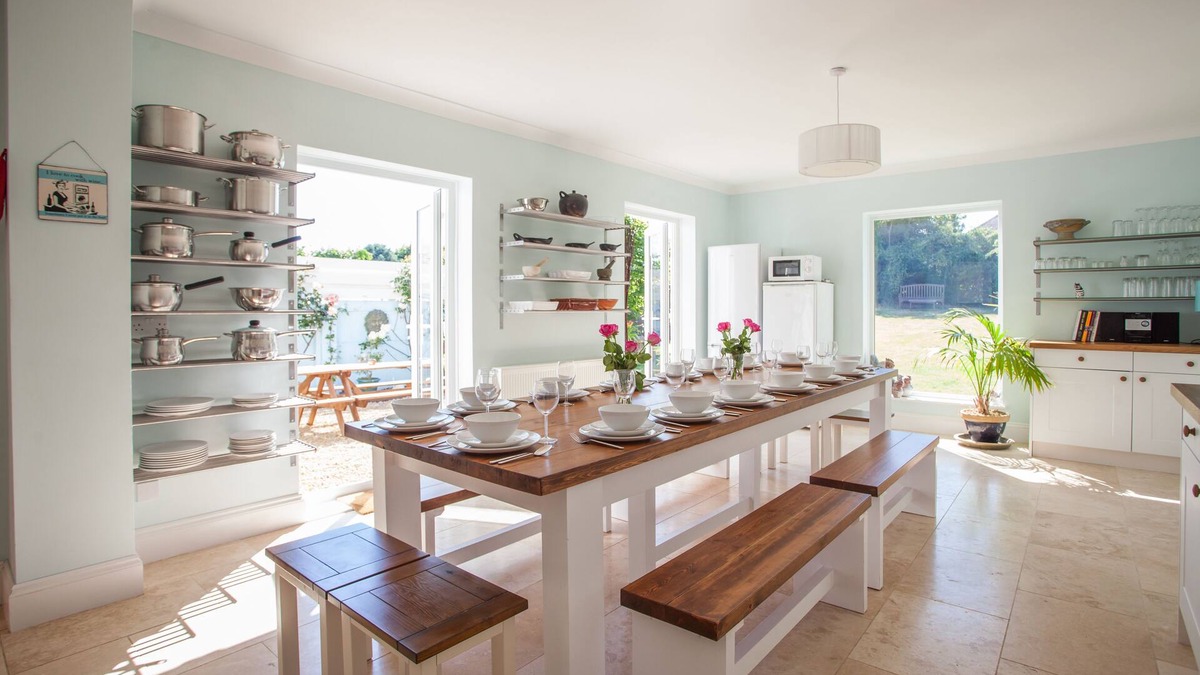Peacehaven House | Fabulous coastal 6 bedroom 4 bathroom holiday home, parking and sunny garden