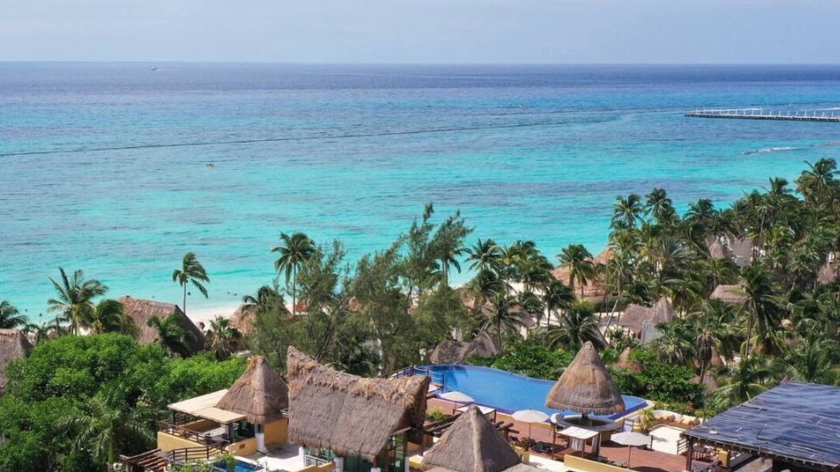 Playa del Carmen Apartment | Fabulous condo steps from the beach and 5th Ave, rooftop pool