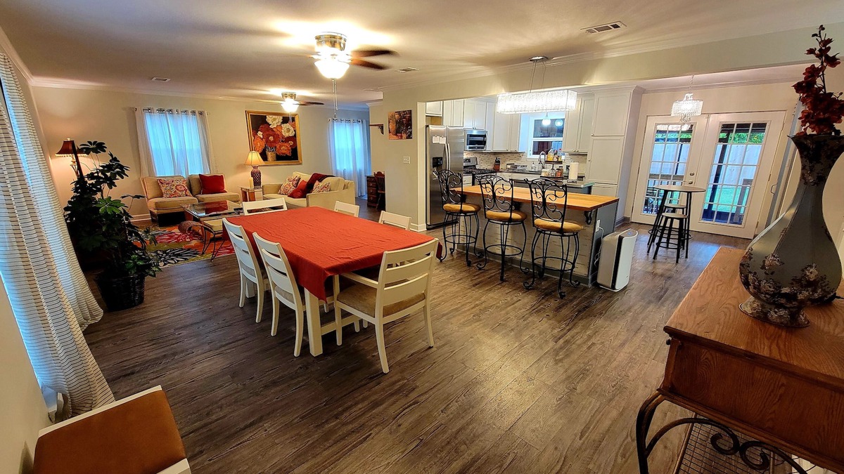 Northwest Pensacola House | Fabulous, cozy cottage, w Hot Tub, 20-25 mins to Pensacola & Perdido Key Beach