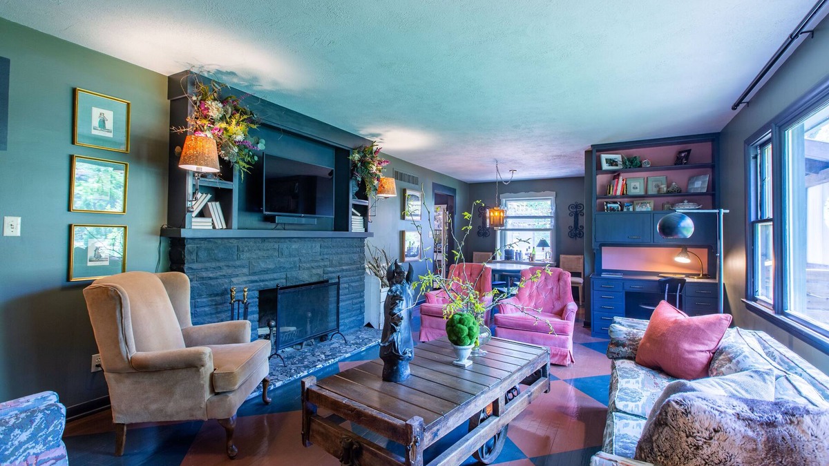 Harbert House | Fabulous designer owned home with heated pool & spa in the heart of Sawyer!