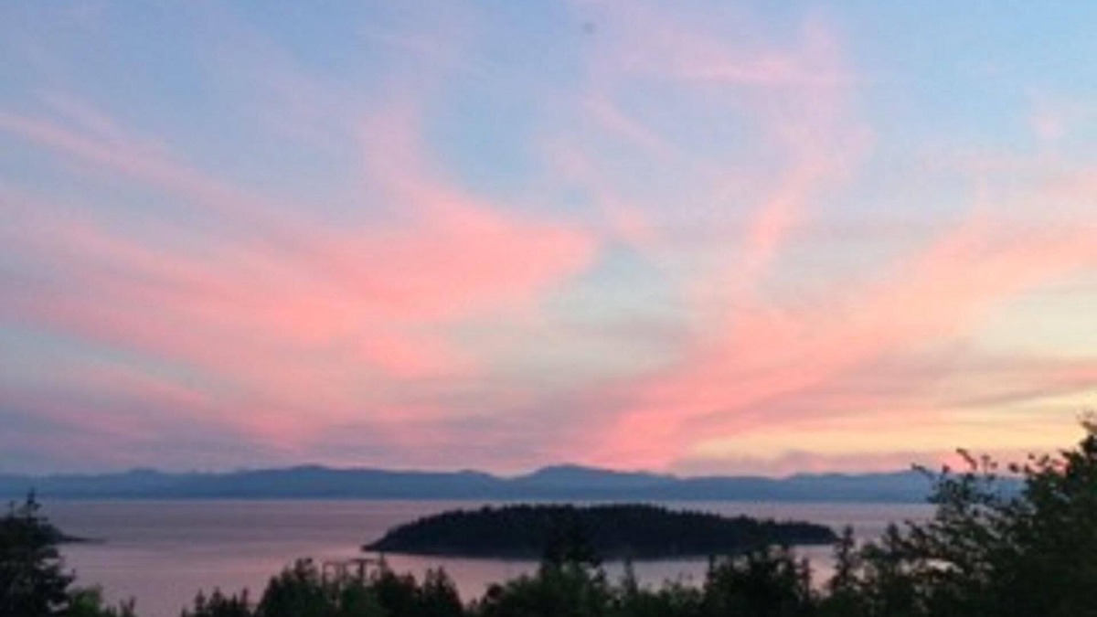 West Sechelt Apartment | Fabulous executive basement garden suite located in West Sechelt