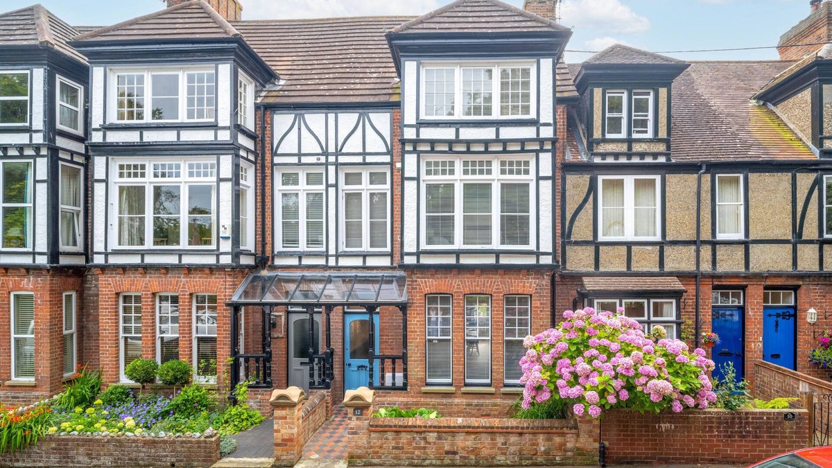 Overstrand Cottage | Fabulous FAMILY HOUSE, a short stroll from the BEACH and VILLAGE AMENITIES.