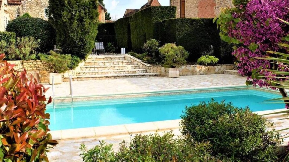 Castelnaud-la-Chapelle Cottage | Fabulous two bedroomed, two bathroom cottage high quality, elegant accommodation