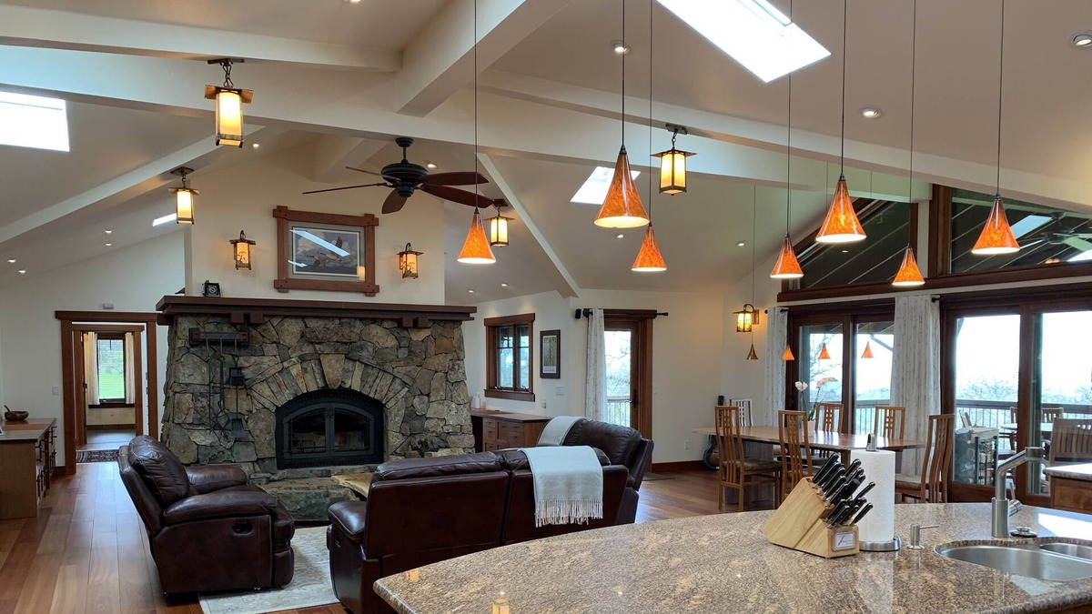 Browns Valley House | Fabulous Hideaway in Northern California Foothills, close to Collins Lake.