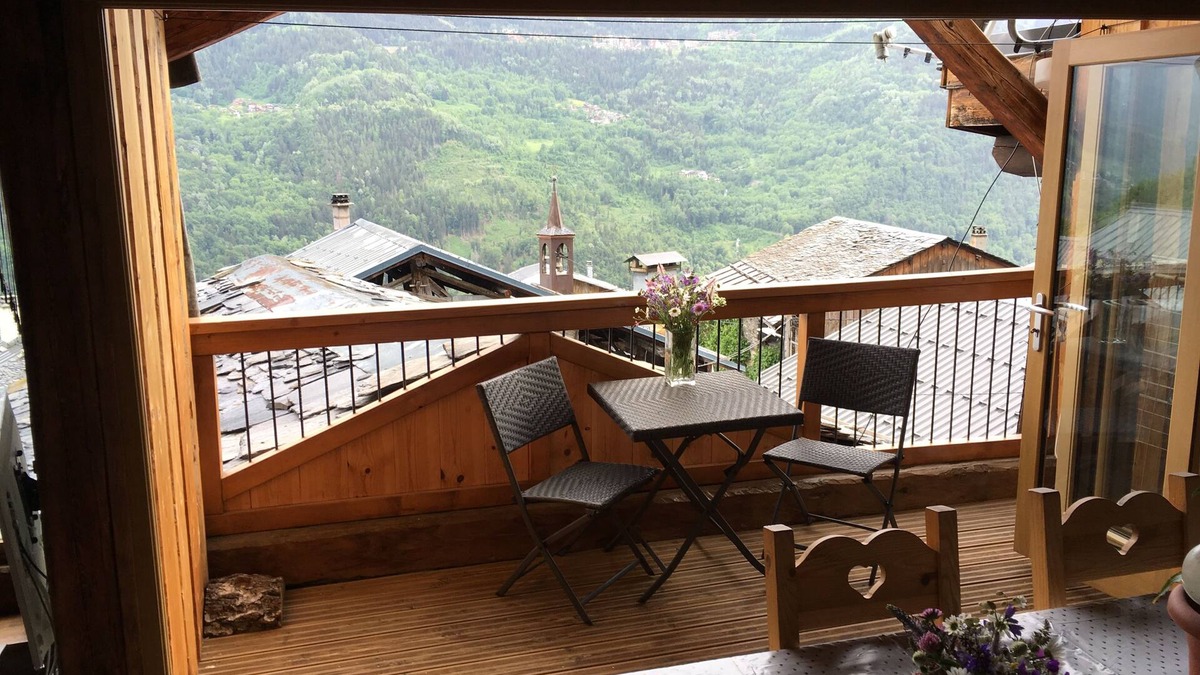 Great Alpine Road Ski Chalet | Fabulous house facing Three Valleys nr Bozel
