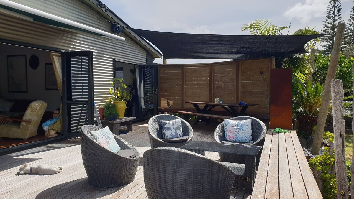 Whangapoua House | Fabulous kiwi bach 2min walk from beach