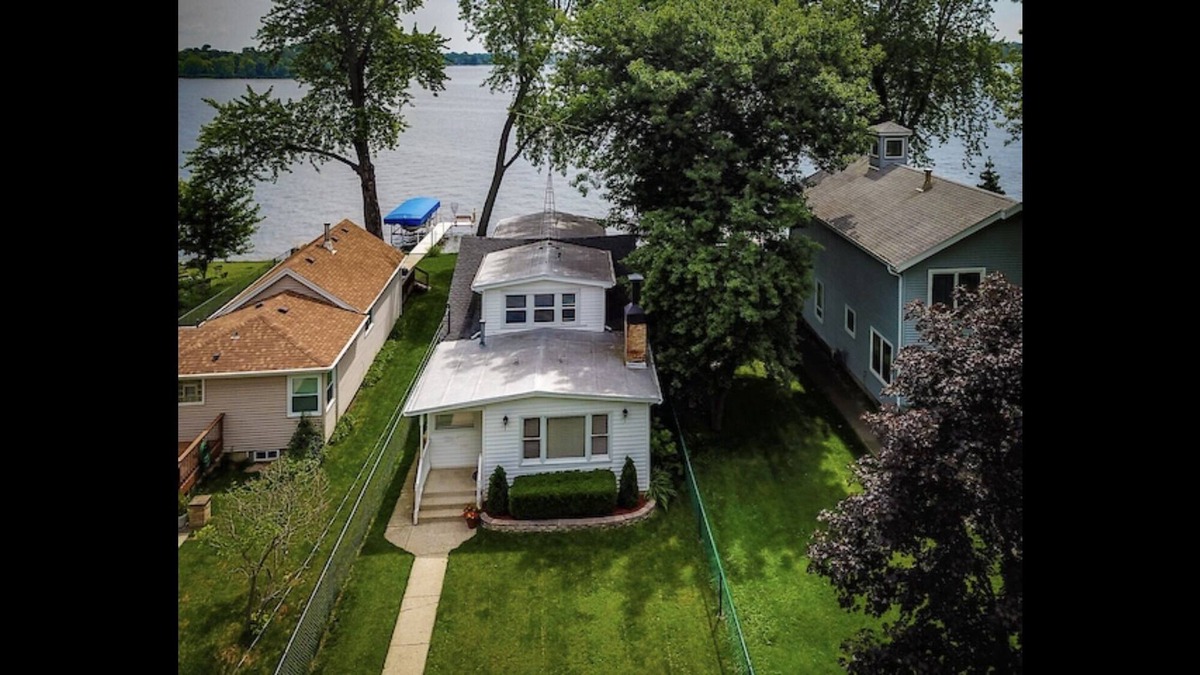 Channel Lake House | Fabulous Lake House on Chain O Lakes