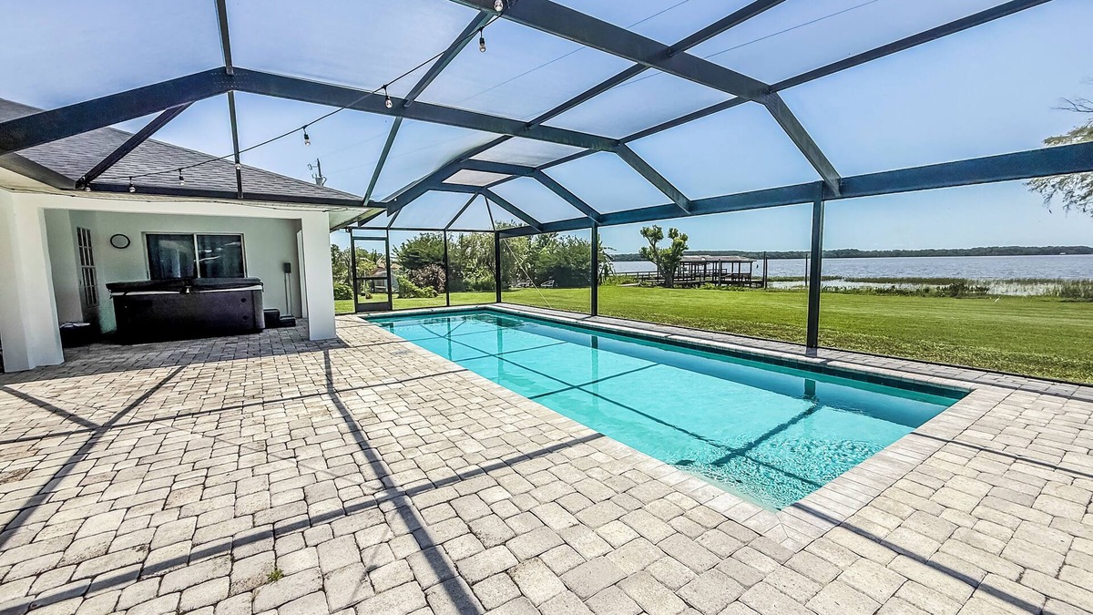 Astatula Villa | Fabulous lakefront villa 4 bedrooms with pool, spa, fitness room, ping-pong .