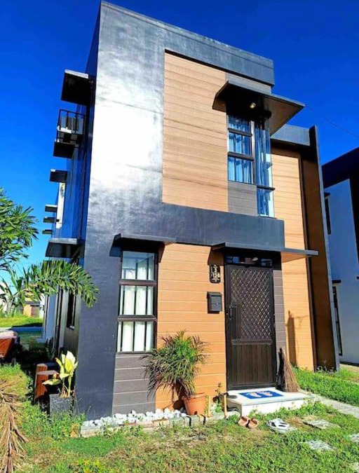 San Fernando Villa | Fabulous Lakeshore House Fully Airconditioned Hi-speed WiFi 300 Mbps