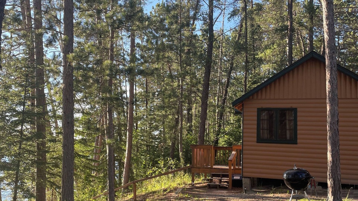Itasca County Resort | Fabulous lakeside cabin with free dock space! Excellent swimming beach