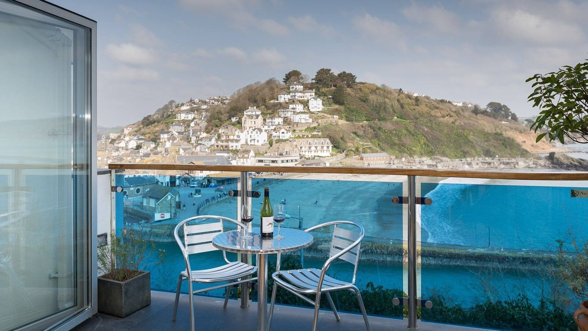 West Looe House | Fabulous modern apartment with sensational views.