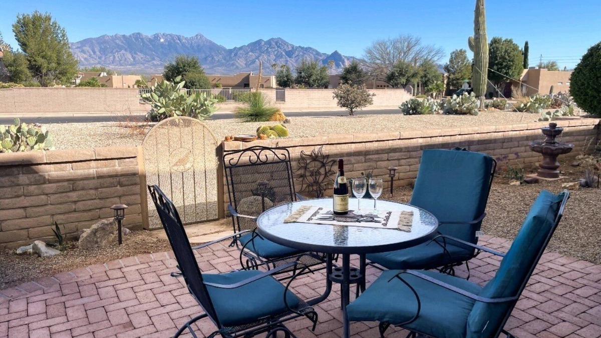 Green Valley House | Fabulous Mountain View Townhome in Santa Rita Springs Green Valley