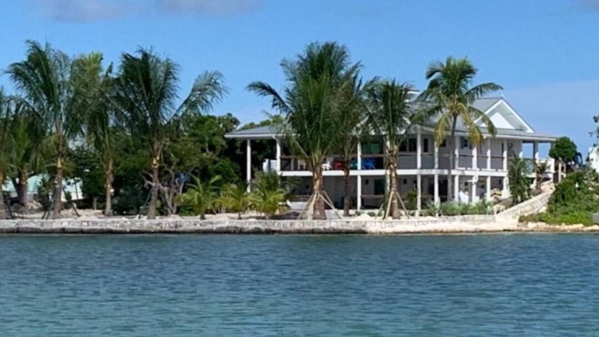 Lubbers Quarters Cay House | FABULOUS "SEA OF ABACO" VIEW WITH BOAT DOCK AND LIFT