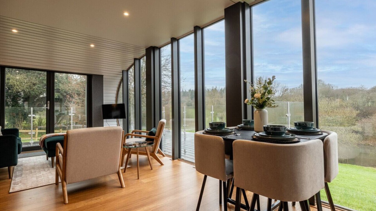 Chipping Norton Cabin | Fabulous Two Bedroom Eco Pod, Old Chalford Estate!